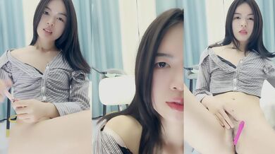 高冷气质美女小姐姐，小尺度性感诱惑，没穿内裤，一线天美穴骚跳蛋，翘起屁股掰开，低低呻吟娇喘