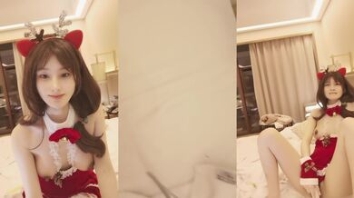 颜值新人小猪猪全程露脸大秀直播，情趣装诱惑揉奶玩逼，道具抽插骚穴逼毛浓厚好骚啊，淫声荡语撩骚狼友刺激