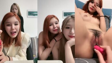 颜值姐妹花双女诱惑！白嫩美乳骚穴互插！张开双腿震动棒猛捅，闭眼享受娇喘呻吟，搞的骚穴湿哒哒